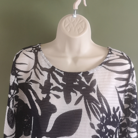 Chico's Travelers Collection Assymetrical Mesh Navy & White Cover Up Sz 3 or L - Picture 5 of 13